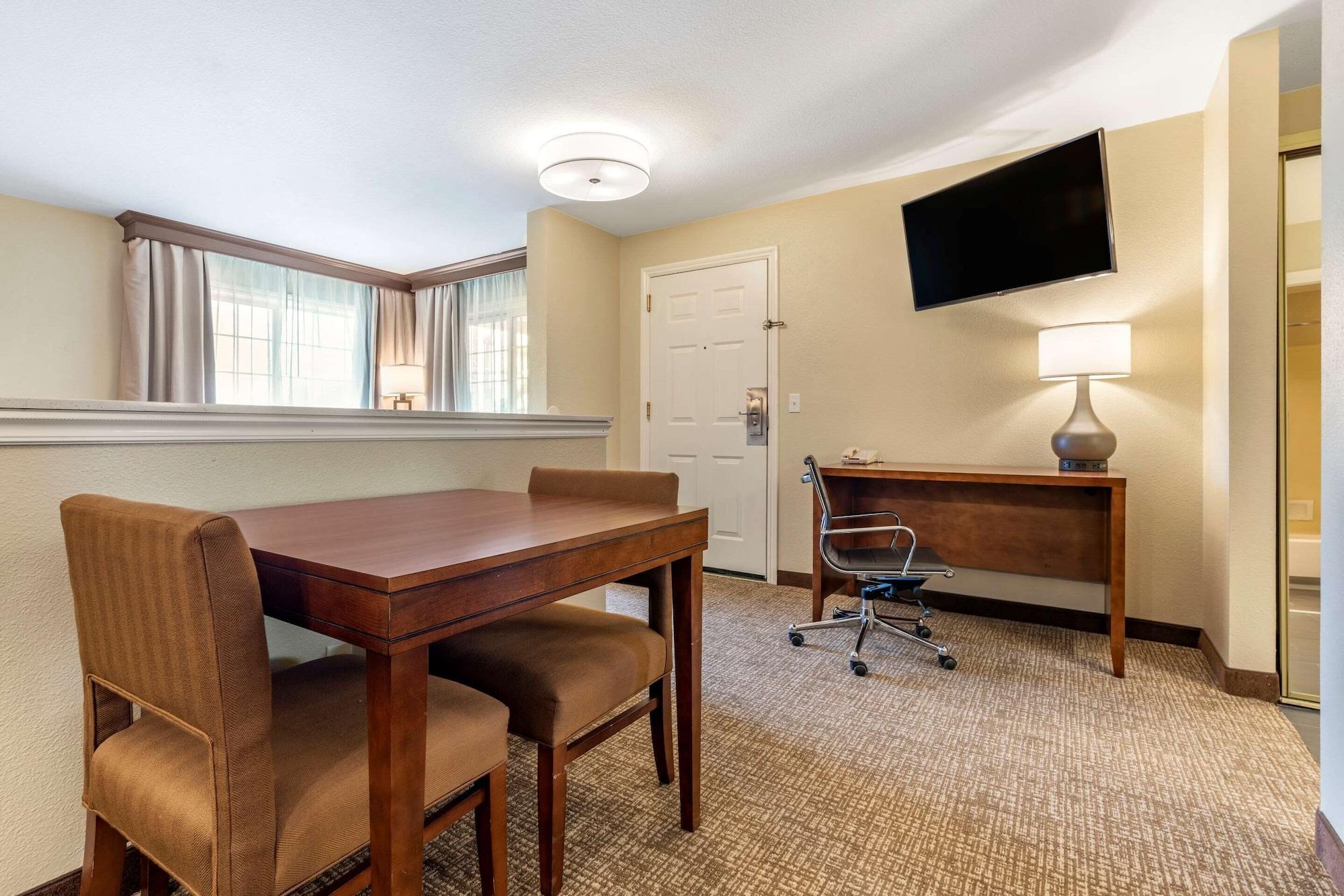 Comfort Suites Red Bluff Near I-5 Экстерьер фото