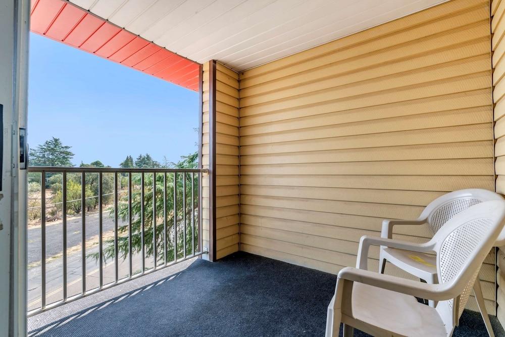 Comfort Suites Red Bluff Near I-5 Экстерьер фото