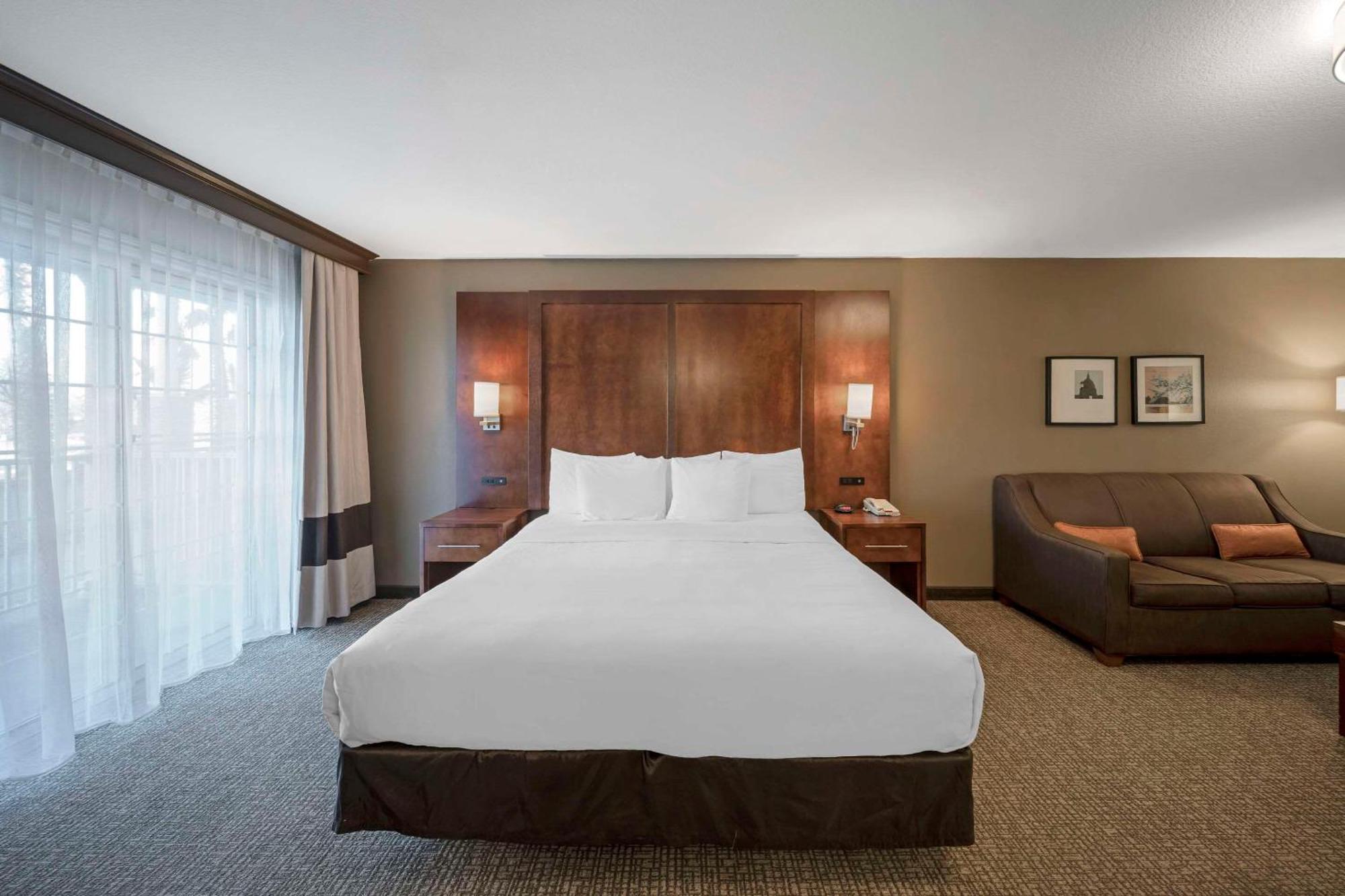 Comfort Suites Red Bluff Near I-5 Экстерьер фото