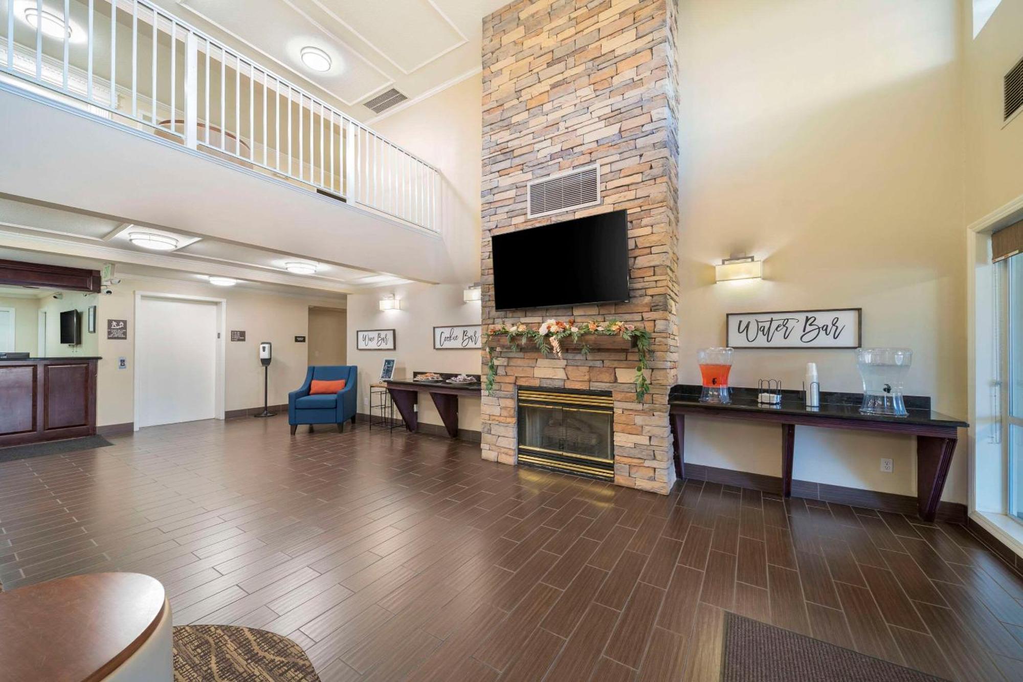 Comfort Suites Red Bluff Near I-5 Экстерьер фото